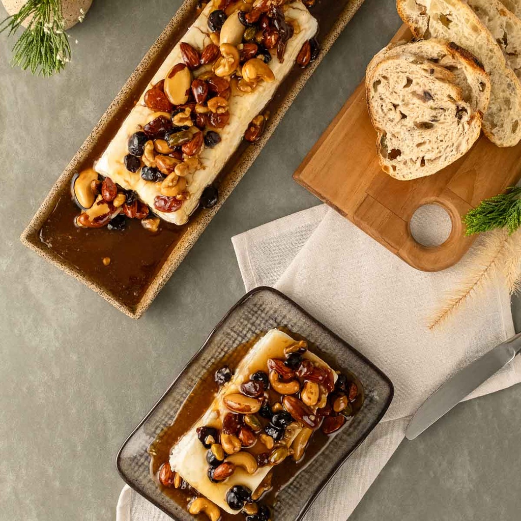 Terrine de queijo de cabra com caramelo de nuts picantes Padaria Vianney